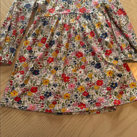 Old Navy White Floral Long-Sleeve Dress with Red, Pink, Yellow, Blue Flowers๐ - Picture 4 of 5